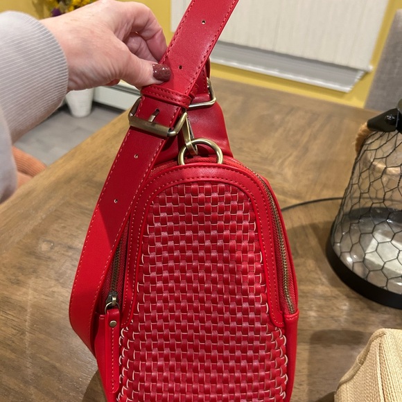 Anthropologie Red Woven Vegan Leather NWOT Crossbody Sling Bag, 12 x 7. - Picture 13 of 14